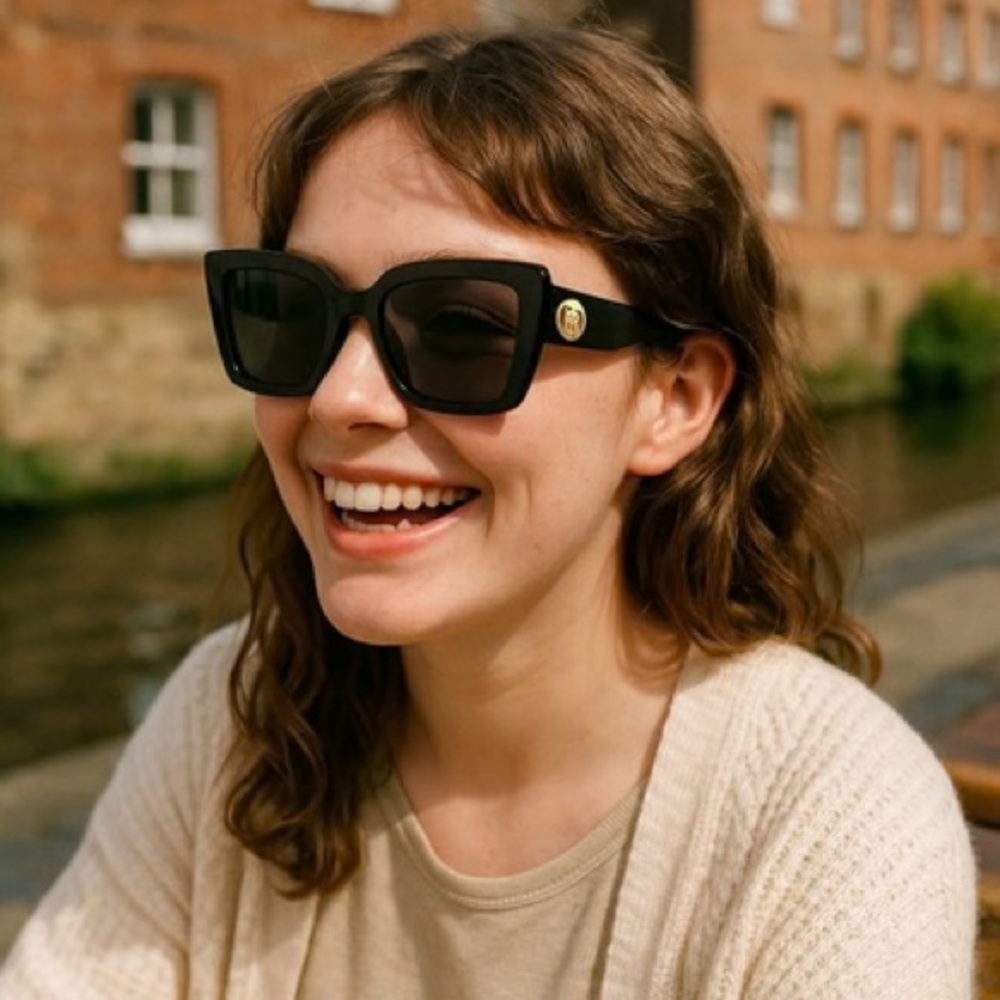 Burberry Black Oversized Square Sunglasses with Gold TB Emblem with case - Picture 2 of 7